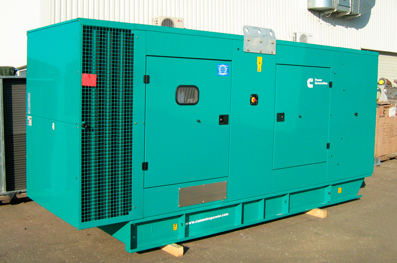 Дизельные генераторы в кожухе Электростанции в кожухах