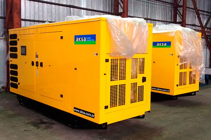 Дизельные генераторы в кожухе Электростанции в кожухах