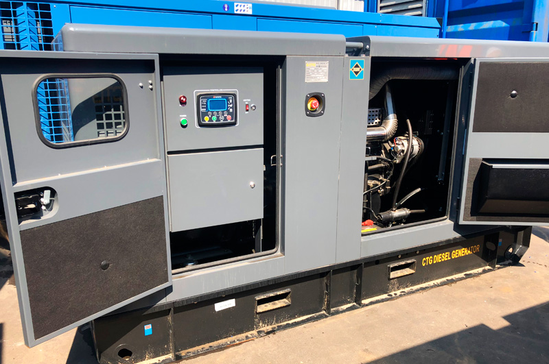 Дизельные генераторы в кожухе Электростанции в кожухах